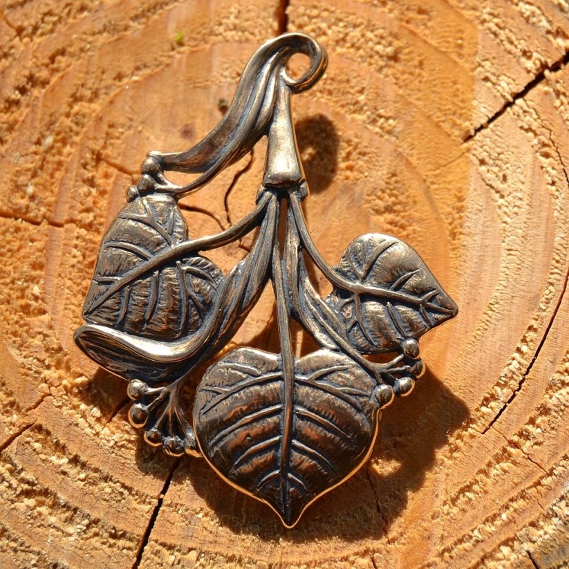 Amulet V srdci staré Lípy, bronz
