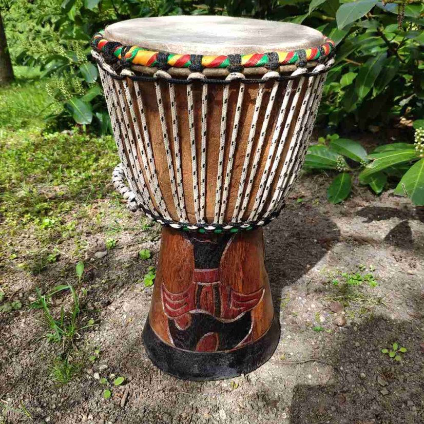 Buben Djembe 9” Yassi, Senegal, vyřezávaný 39 cm