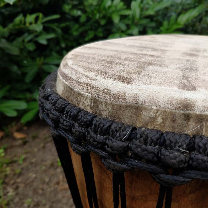 Buben Djembe 12” Moyo, Ghana vyřezávaný 55 cm
