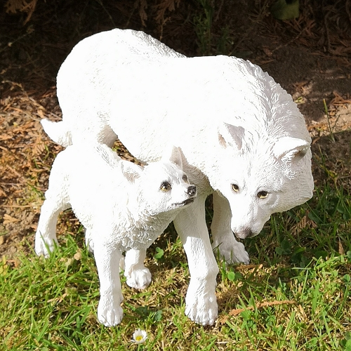 Socha fantasy - Bílá vlčice s mládětem 29 cm