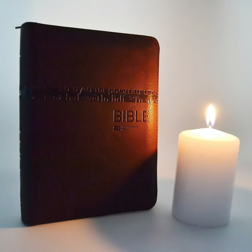 Bible ČEP DT, malá hnědá, v obalu se zipem