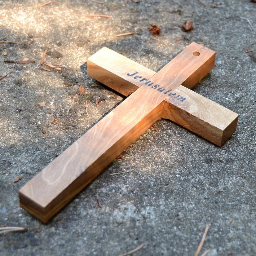 Kříž na zeď z olivového dřeva, 12 cm