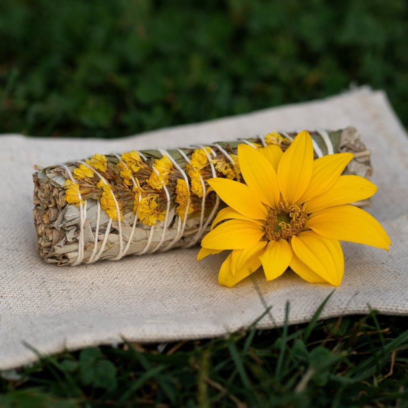 AKCE 1+1 zdarma | Bílá šalvěj & žluté květy – vykuřovací svazek🌻