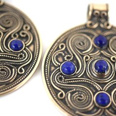 Amulet Battersea s lapisem lazuli - luxusní keltský šperk, bronz