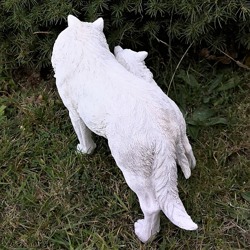 Socha fantasy - Bílá vlčice s mládětem 29 cm