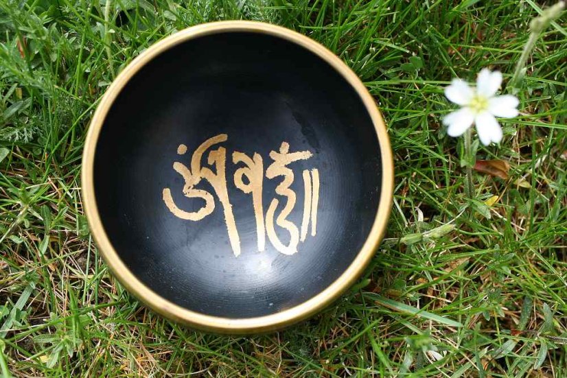 Tibetská mísa černá malá MANI PADME 248 g