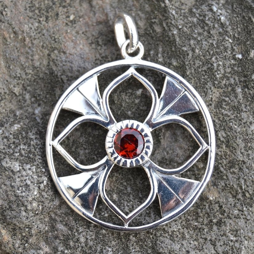 Amulet Růže - Granát, stříbro Ag 925/1000