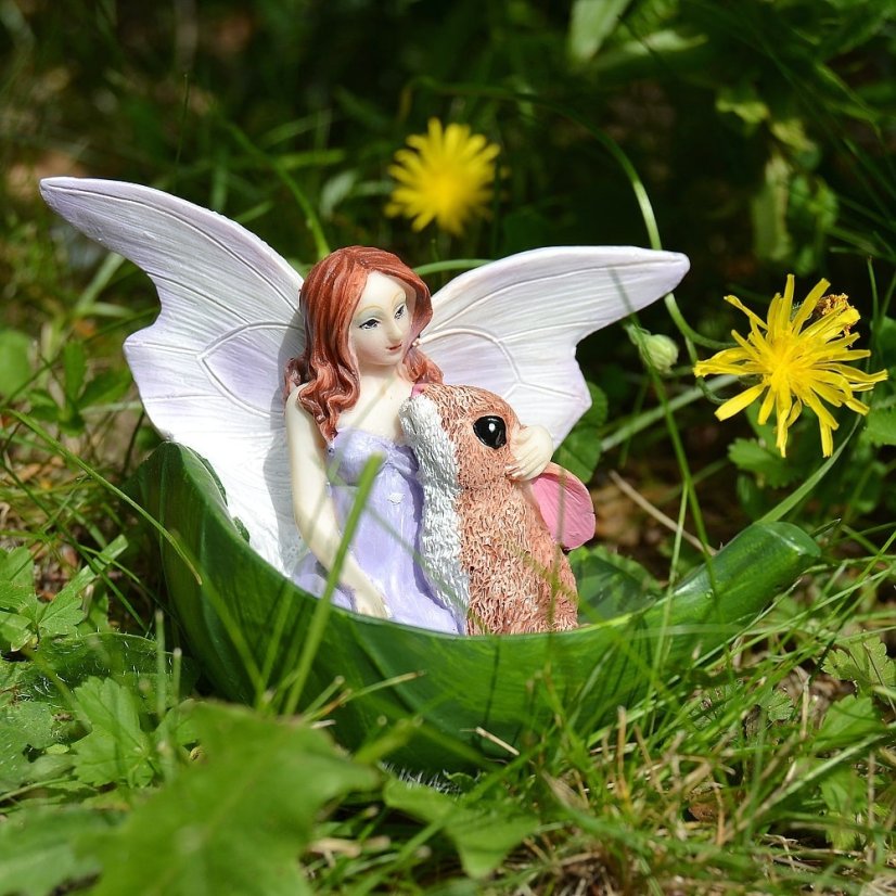 Víla se zajíčkem - soška fantasy
