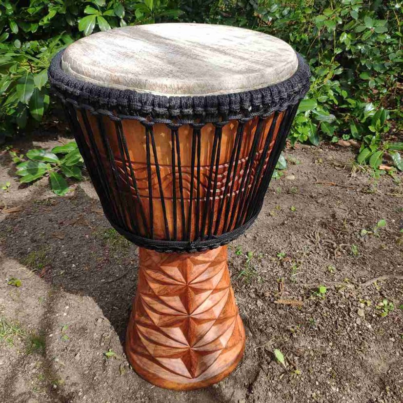Buben Djembe 14” Yawaka, Ghana vyřezávaný 63 cm