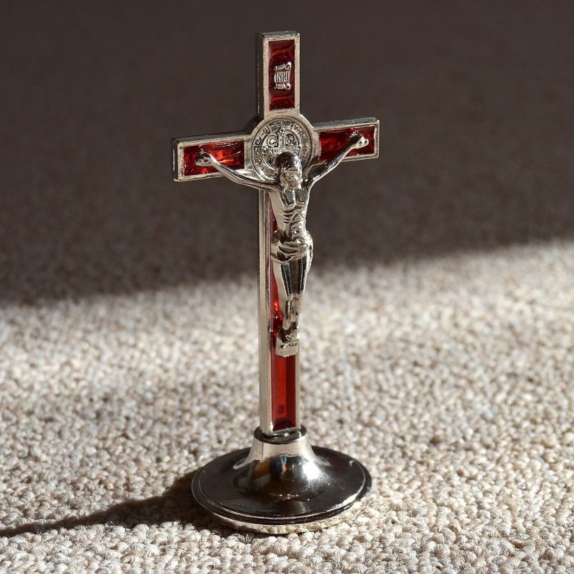 Kříž sv. Benedikta stojací 12,5 cm