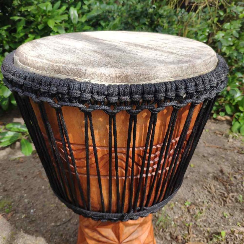 Buben Djembe 14” Yawaka, Ghana vyřezávaný 63 cm