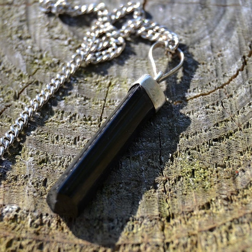 Přívěsek Turmalín skoryl krystal, stříbro Ag 925/1000