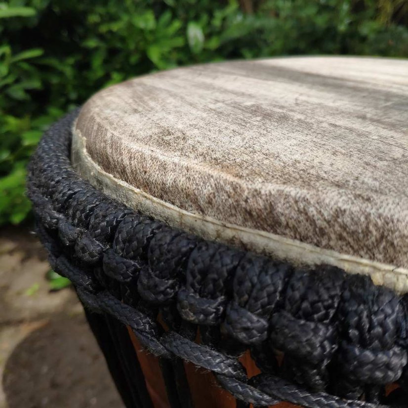 Buben Djembe 14” Yawaka, Ghana vyřezávaný 63 cm