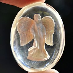 Anděl milosti v kameni