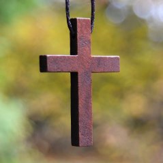 Přívěsek Kříž dřevěný, vrtaný 4 cm