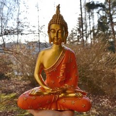 Buddha v oranžovém rouchu