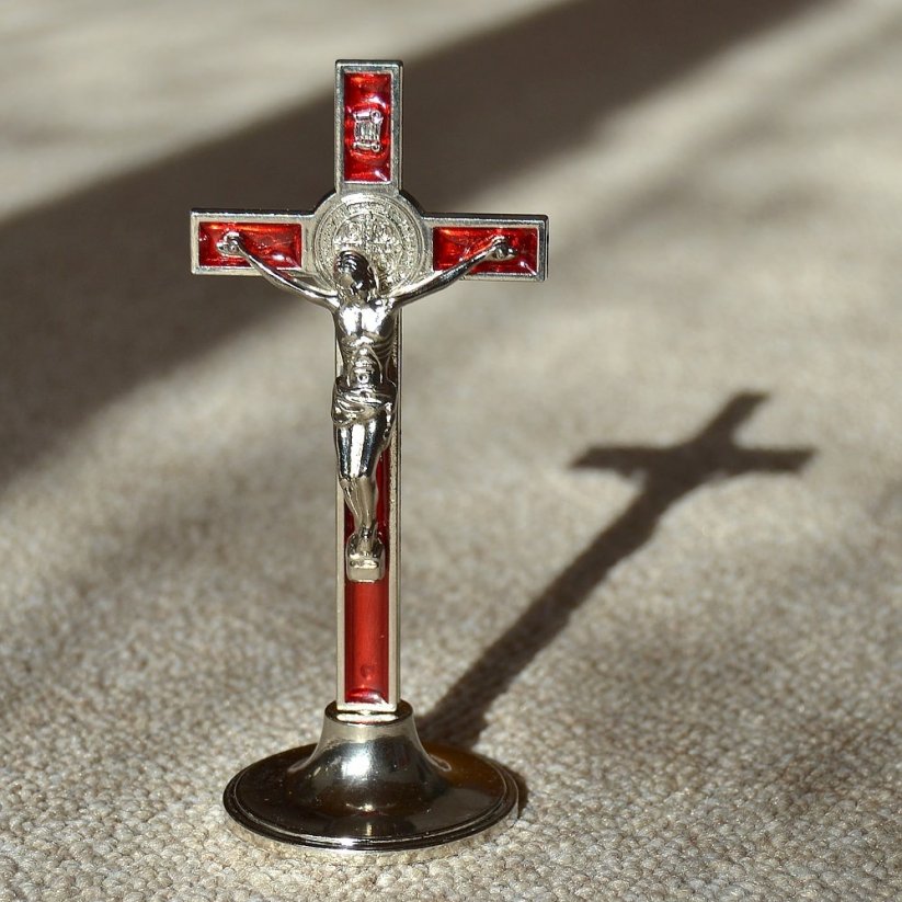 Kříž sv. Benedikta stojací 12,5 cm