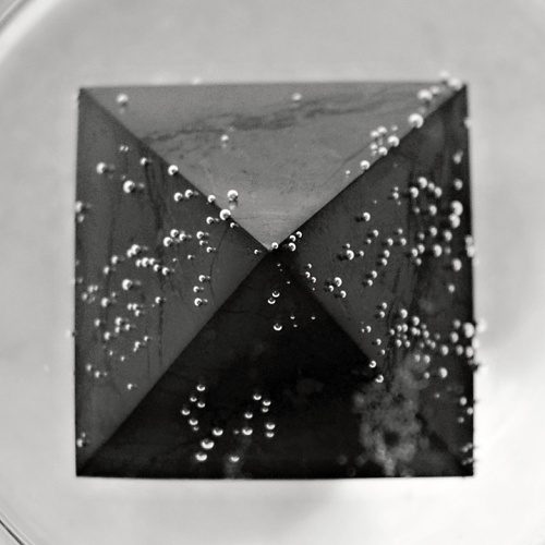 Šungitová pyramida leštěná 5 cm